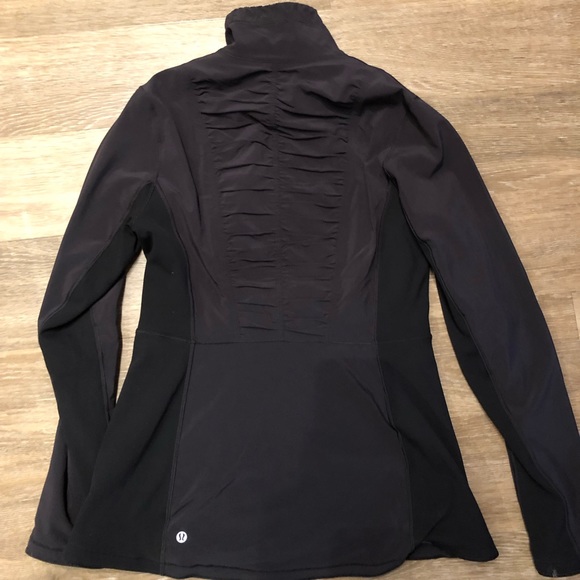 lululemon lightweight run jacket